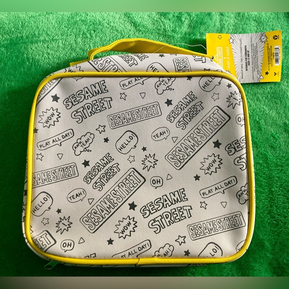 Wet N Wild Sesame Street Makeup Bag - Picture 6 of 10